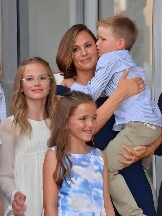 Jennifer Garner’s New Boyfriend – YOU WON’T BELIEVE WHO HE IS…