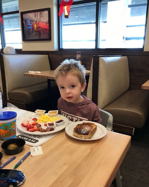I JUST WANTED A CUTE PICTURE OF MY SON—BUT HIS GESTURE MADE ME DROP THE CAMERA